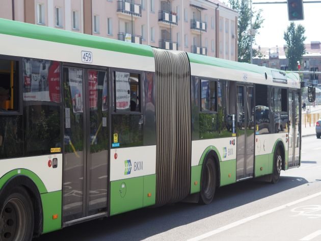 Duża impreza w mieście. Wiele autobusów pojedzie inaczej