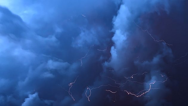 Idą burze z gradem. Pierwszy stopień ostrzeżenia