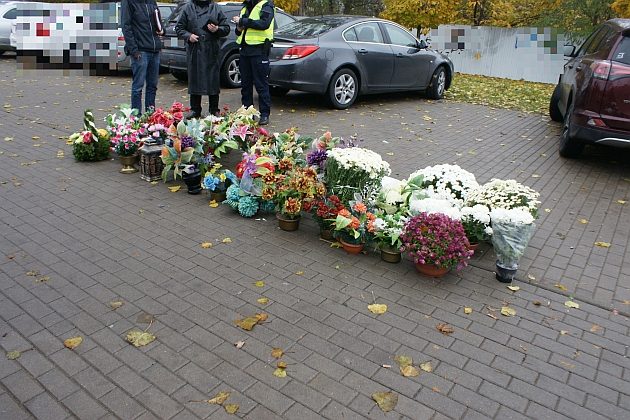 Cmentarne hieny grasowały 1 listopada. Mężczyźni zostali zatrzymani