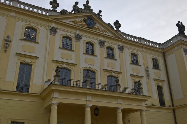 Zniszczona część ogrodzenia Pałacu Branickich zostanie przebudowana