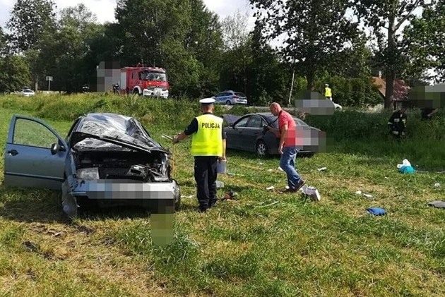 Wypadek na krajowej "65". Dwie osoby trafiły do szpitala