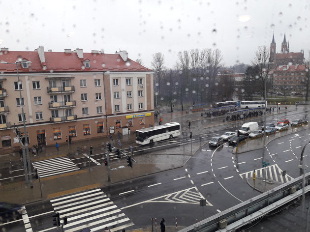 Pogoda na poniedziałek. Niskie ciśnienie i przelotne opady deszczu