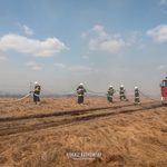 Strażacy walczący z pożarem Biebrzańskiego Parku Narodowego ze wsparciem województwa