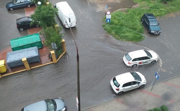 Ulewny deszcz i burze. Możliwe są też lokalne podtopienia