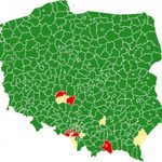 Od soboty powrót maseczek na zewnątrz. Czy jesteśmy oznaczeni na czerwono na mapie Polski?