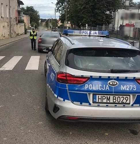 Potrącenie na przejściu dla pieszych. Jedna osoba trafiła do szpitala