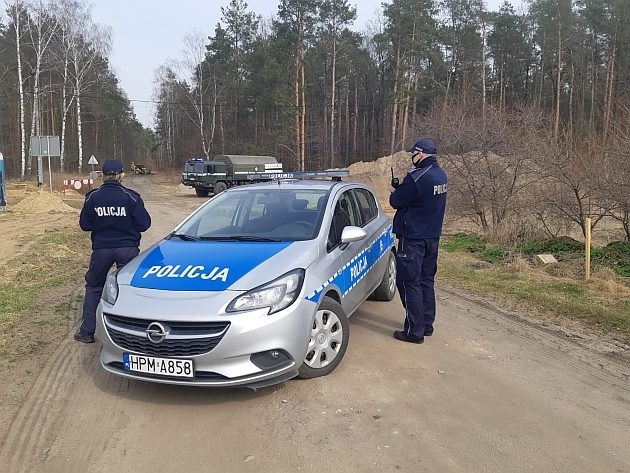 Patrol saperski podejmuje niewybuchy. Ewakuowano około 30 osób