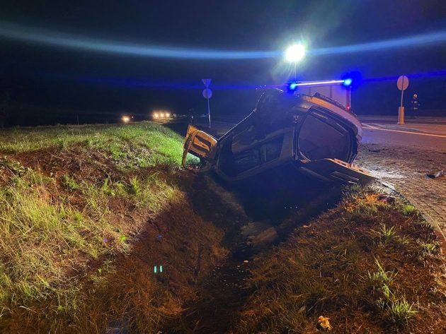 Stracił panowanie nad autem i dachował. Był pijany