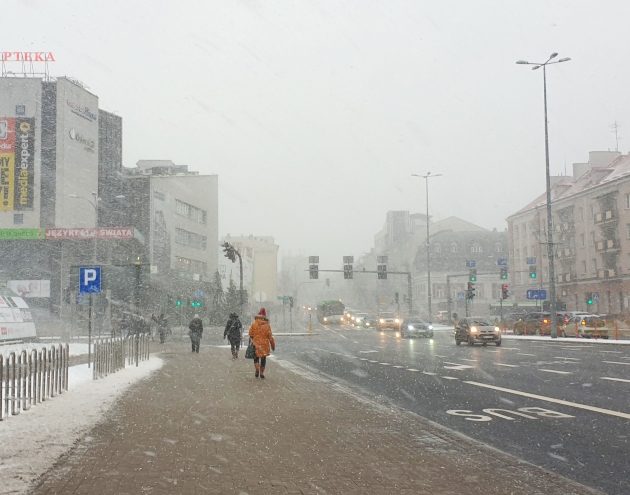 Silny wiatr i opady śniegu znacząco obniżą odczuwalną temperaturę