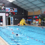 Pływalnie wznowią działalność w trybie roku szkolnego. Trwają zapisy na zajęcia