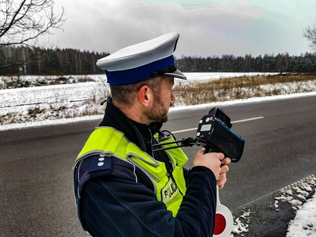 Pędził w obszarze zabudowanym. Stracił prawo jazdy