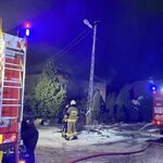 Z pożarem domu walczyło niemal 40 strażaków