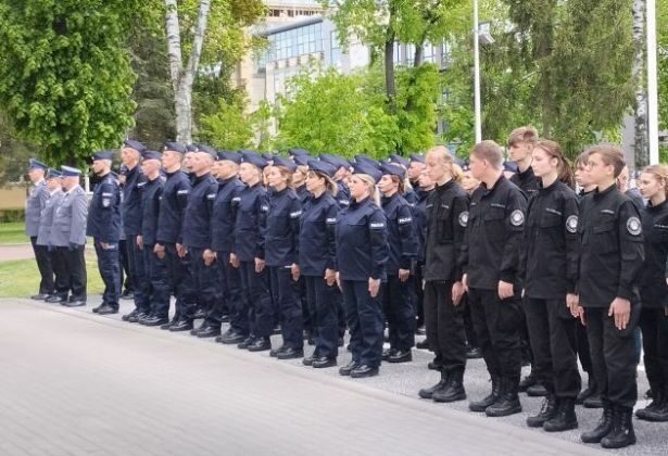 Młodzi funkcjonariusze oficjalnie zasilili szeregi podlaskiej policji