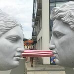 Zwraca uwagę! Nowa rzeźba już stoi w centrum miasta
