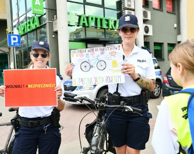 Mundurowi zorganizowali happening. Celem akcji było uświadamianie rowerzystów