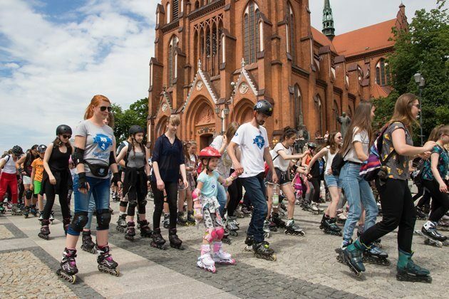 Rowerzyści i rolkarze opanują miasto, a drogowcy wydłużają prace [LISTA UTRUDNIEŃ]