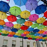 Nad naszymi głowami zawiśnie ponad 450 parasoli! Miasto szuka wykonawcy prac