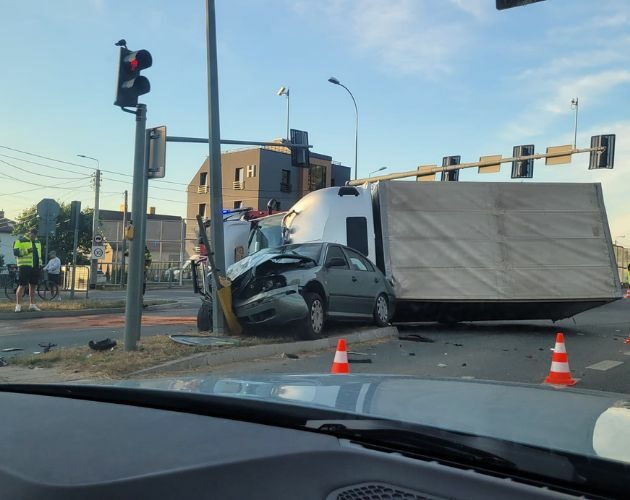 Wieczorny wypadek w Kleosinie. Jedna osoba trafiła do szpitala