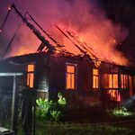 Pożar na osiedlu Starosielce w Białymstoku. Spłonął drewniany dom [ZDJĘCIA]