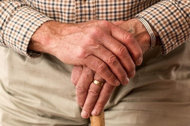 Seniorzy z Białegostoku mogą otrzymać pomoc m.in. w umówieniu wizyty u lekarza
