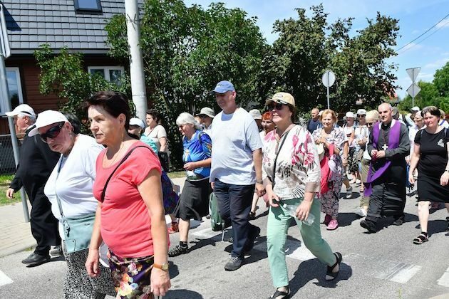 Pielgrzymowali całymi rodzinami. Pątnicy udali się do Juchnowca