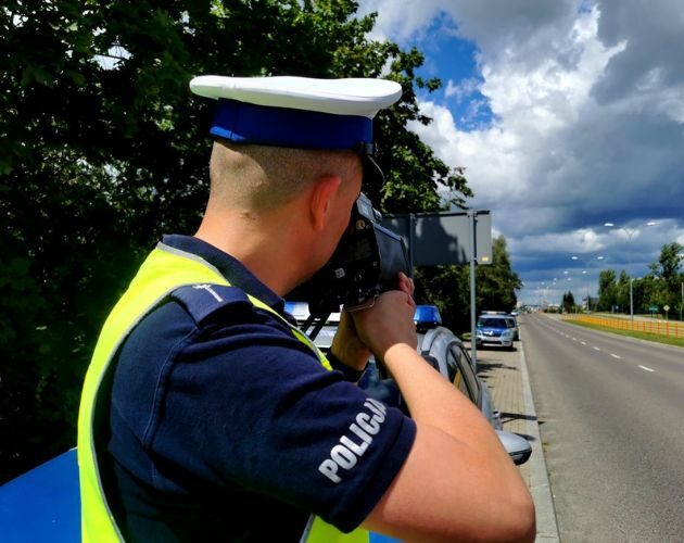 Pędził 144 km/h w terenie zabudowanym. Policja słono ukarała rajdowca