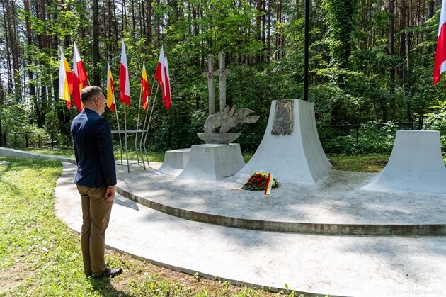 Mija 81 lat od okrutnej rzezi. Wiceprezydent oddał hołd ofiarom