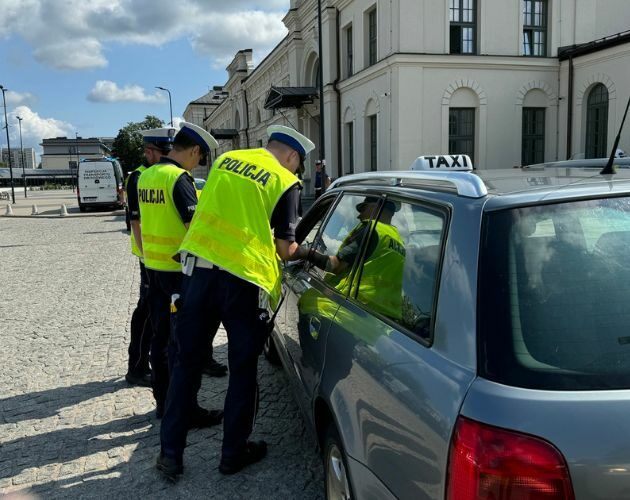 Policja skontrolowała białostockie taksówki "na aplikację". Nie obyło się bez mandatów