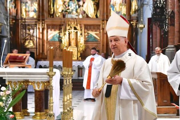 Na terenie naszej archidiecezji doszło do profanacji. Arcybiskup zwraca się do wiernych