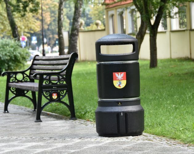 Miasto chce zakupić wandaloodporne kosze na śmieci. Trwają poszukiwania dostawcy