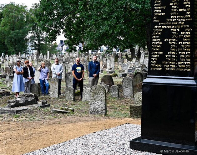 Obelisk już po renowacji. Upamiętnia pogrom Żydów