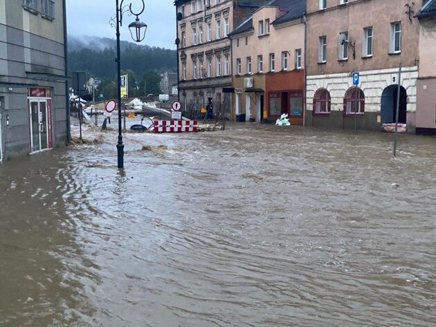 Zbiórki dla powodzian. Zobacz jak i gdzie możesz pomóc![LISTA]