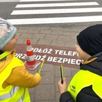 Białystok. Przy przejściach dla pieszych pojawiły się specjalne napisy