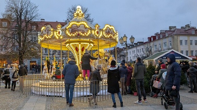 Białostocki Jarmark Świąteczny już otwarty! Zobacz magiczny Rynek Kościuszki [ZDJĘCIA]