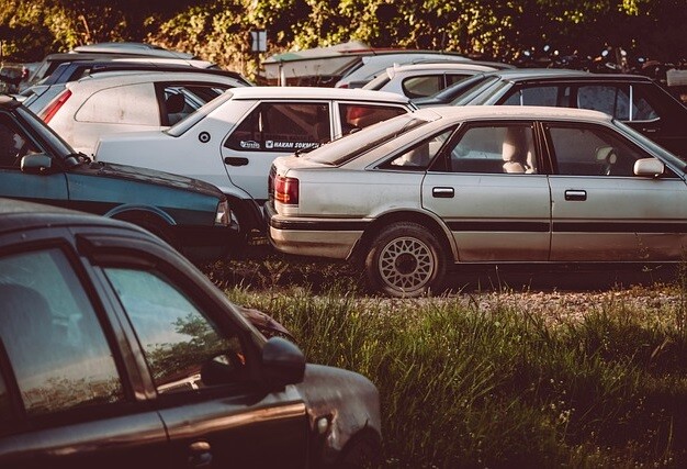 Żuk, Audi i Ford. Miasto sprzedaje samochody na żyletki 