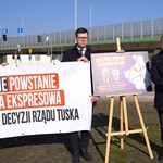 Tu nie powstanie droga! Andruszkiewicz oskarża rząd Tuska i odpowiada billboardami