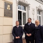 W Białymstoku została odsłonięta tablica pamiątkowa poświęcona Antoniemu Oleksickemu